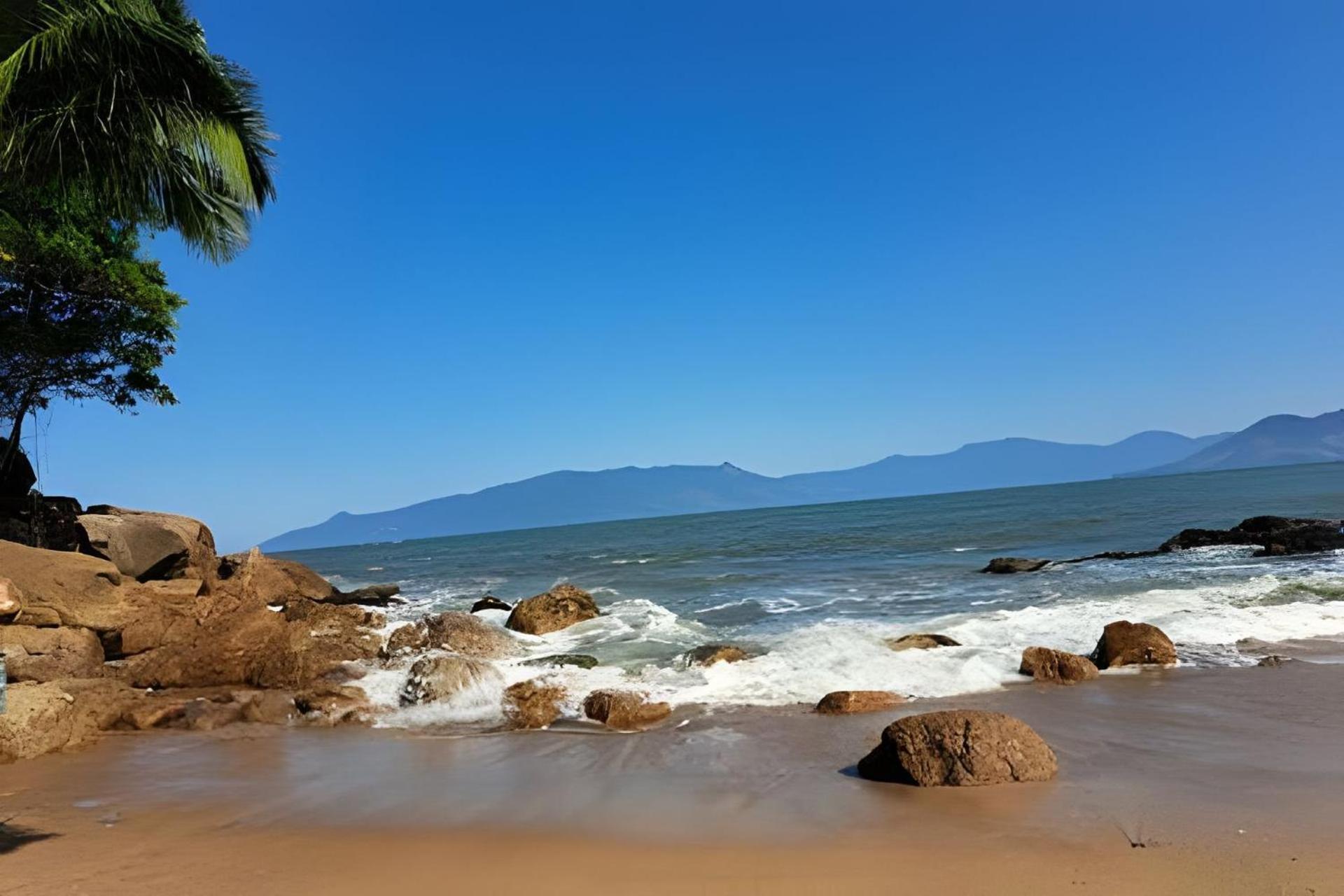 Chale Proximo A Praia Martim De Sa 까라과따뚜바 외부 사진